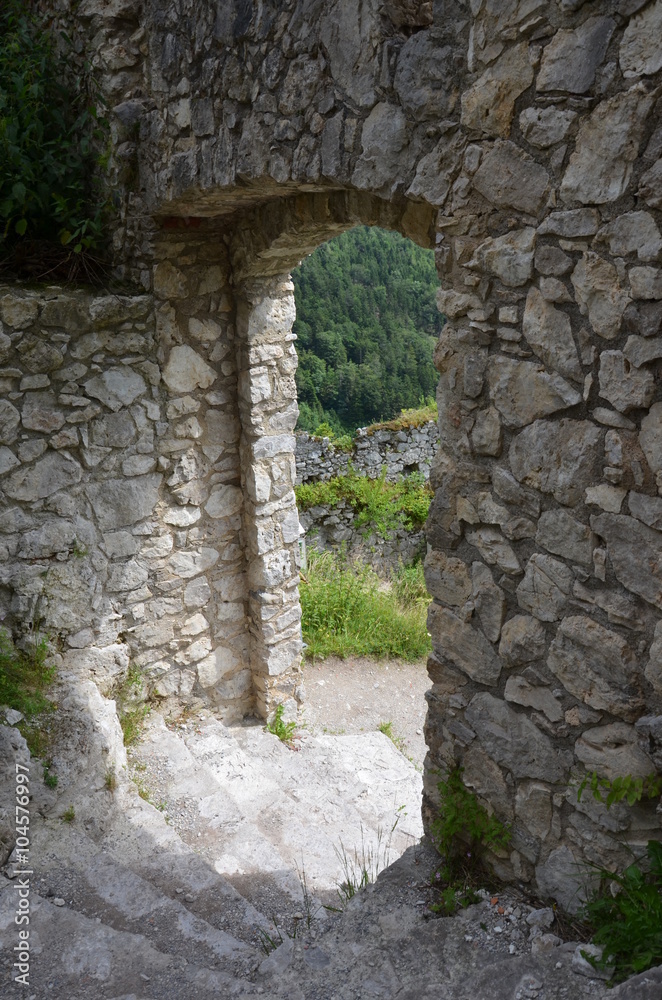 Burgrunine -Durchgang 