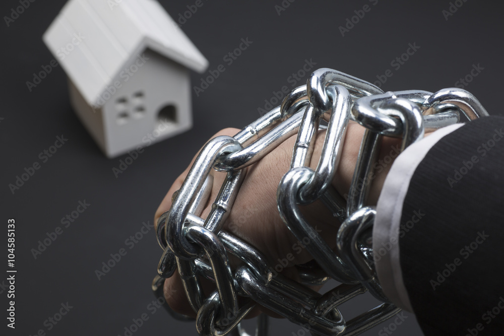 Obraz premium 金利に縛られるサラリーマン