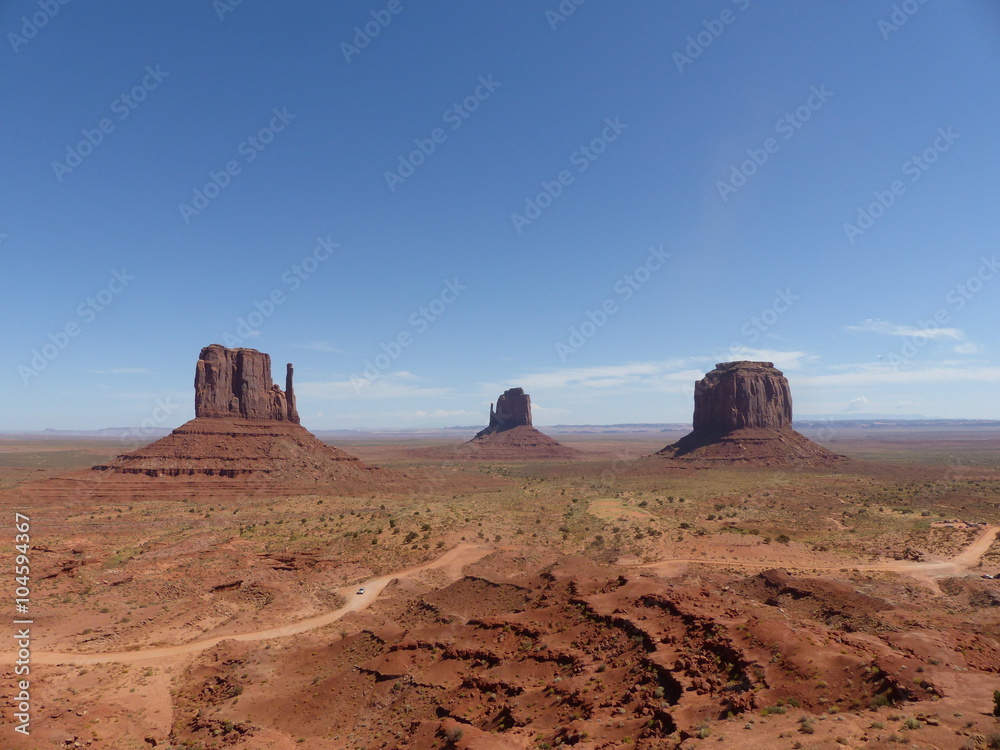 Monument Valley - les trois buttes Monument Valley - les trois buttes