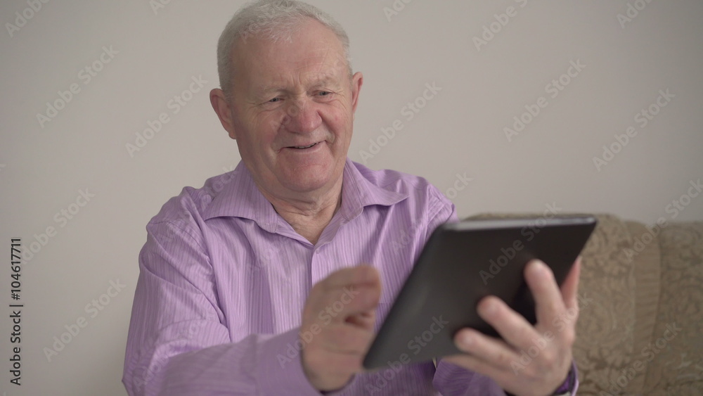 A man working with a tablet in a room 4k
