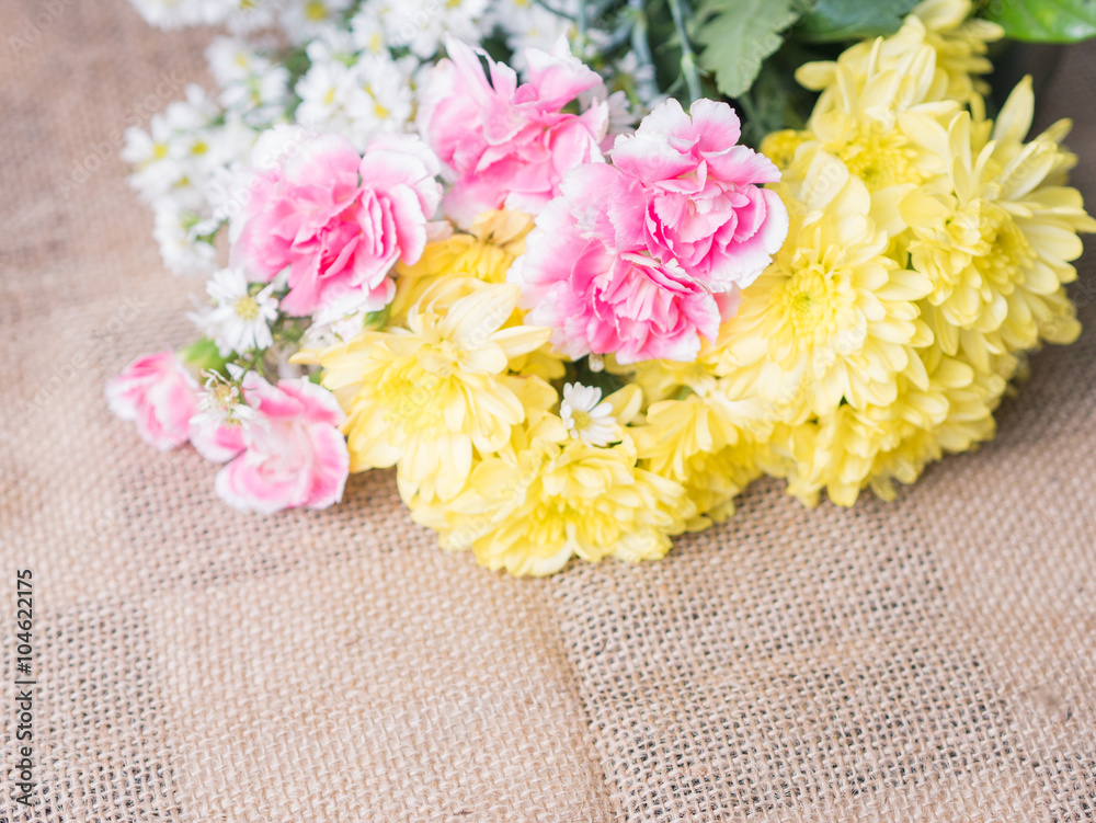 Table of flower decoration arrangement