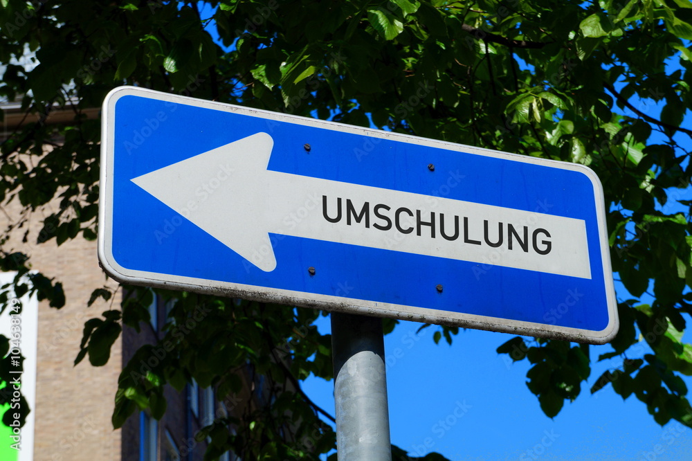 Fototapeta premium Hinweisschild Umschulung