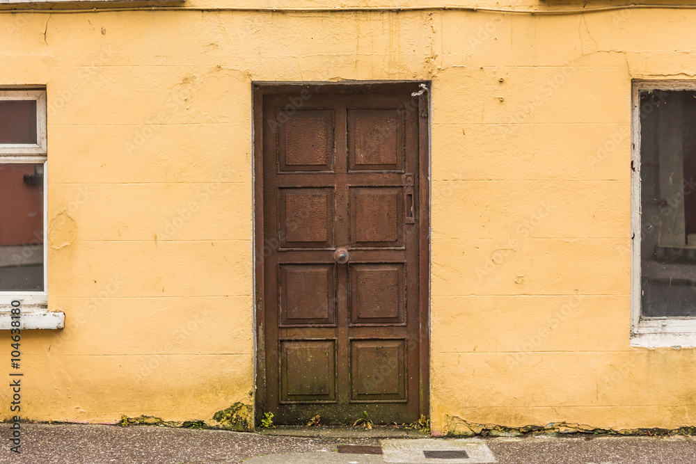 古いドア　Old door