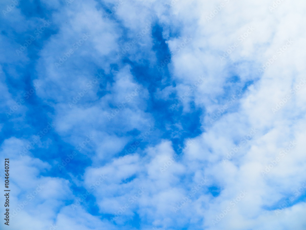 Fototapeta premium Clouds inthe blue sky
