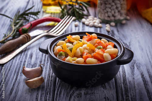 Stewed beans with vegetable