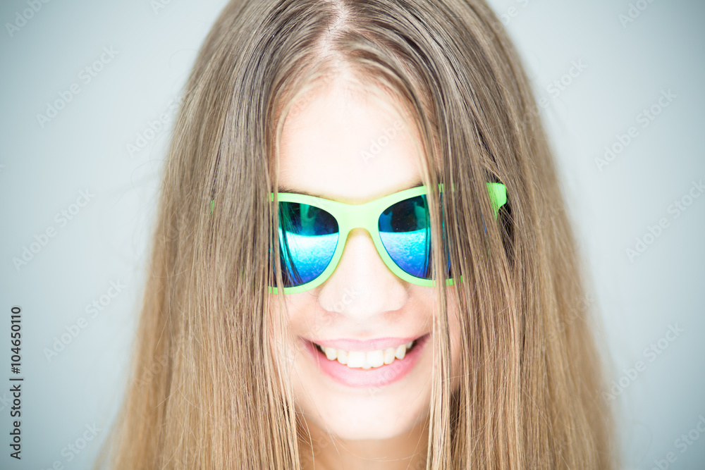 Beautiful young woman with sunglasses Beautiful young woman with sunglasses