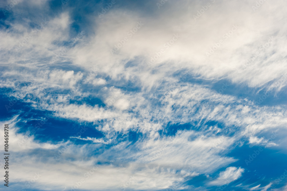 Obraz premium White clouds in blue sky
