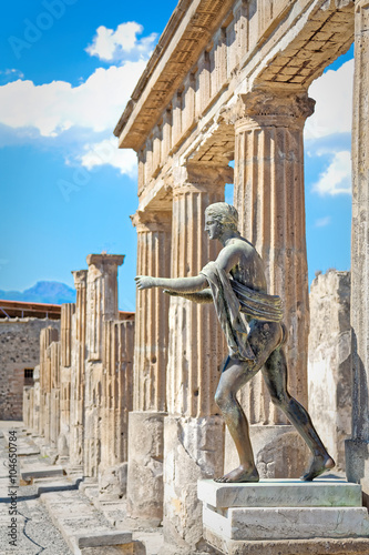 Statues and columns temples of Pompeii