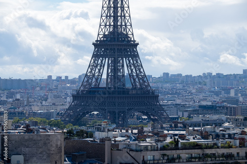 Frankreich, Paris, Blick vom Arc de Triomphe zum Eiffelturm, der gewaltige Dimension zeigt