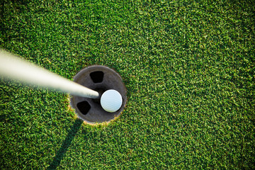 Acrylglasbilder Golf Makroaufnahme eines weißen Golfballs  © Lukas Gojda