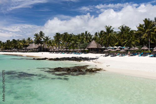 Plage de sable fin à l'île Maurice © Jean-Marie MAILLET