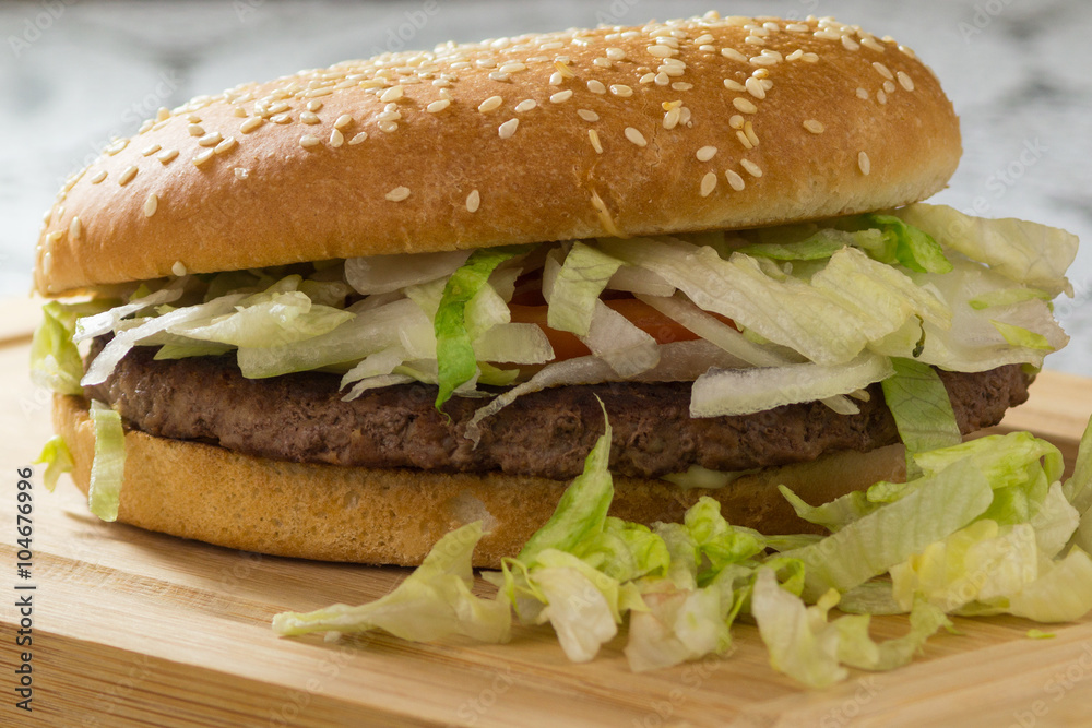 Hamburger e patatine, hamburger fast food, panino, sandwitch, panino e patatine fritte Hamburger e patatine, hamburger fast food, panino, sandwitch, panino e patatine fritte