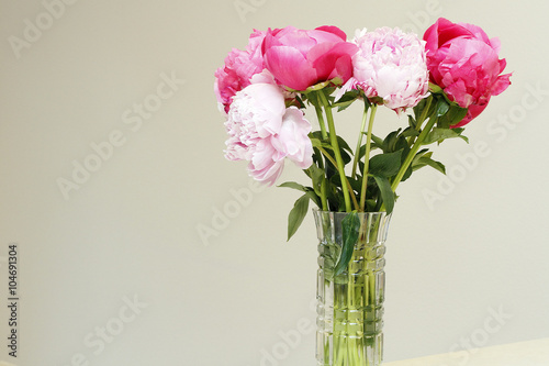 Fototapeta Naklejka Na Ścianę i Meble -  Vase of Pink and Red Peony Flowers