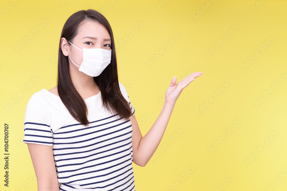 マスクをした女性