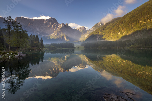 panorama alpejskiego jeziora