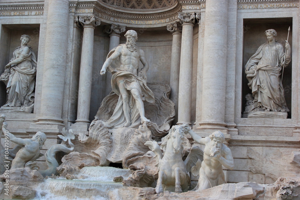 Detail: Die Statue Oceanus am Trevi-Brunnen in Rom (Italien)