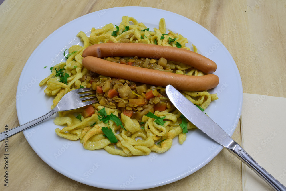 Spätzle mit Linsen und Würstchen Spätzle mit Linsen und Würstchen