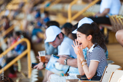 スタジアム,応援する女性 photo