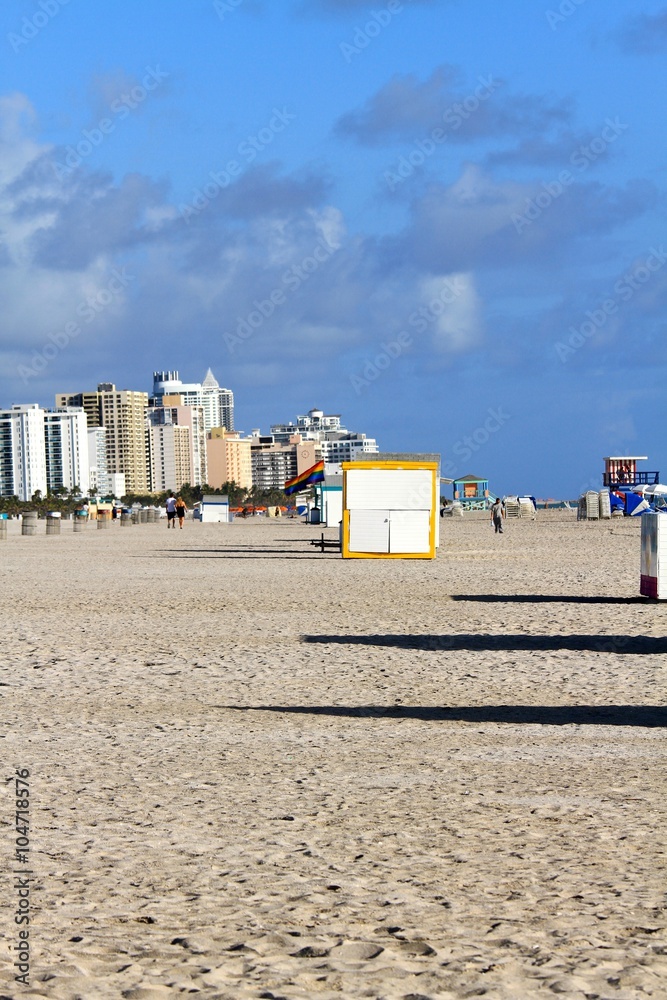 Obraz premium MIAMI BEACH, BUILDINGS AND CAB RANGE 