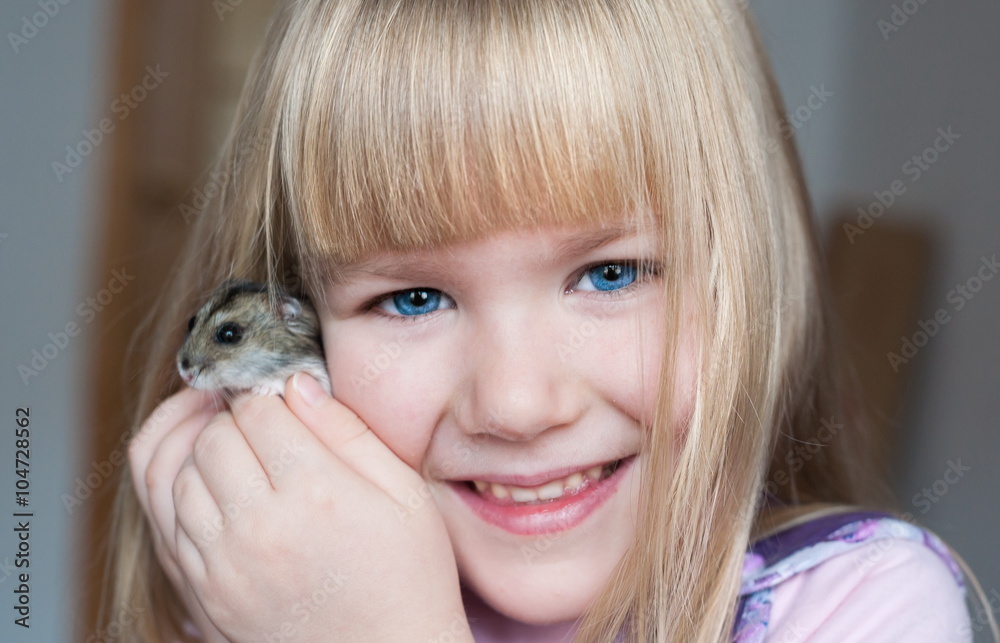 Nelli. Face, hamster! Nelli. Face, hamster!