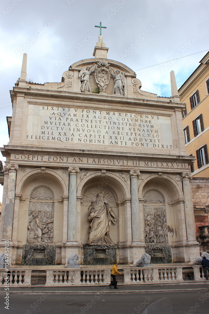 Rom: Der berühmte Brunnen Fontana Paola am Gianicolo (Italien)