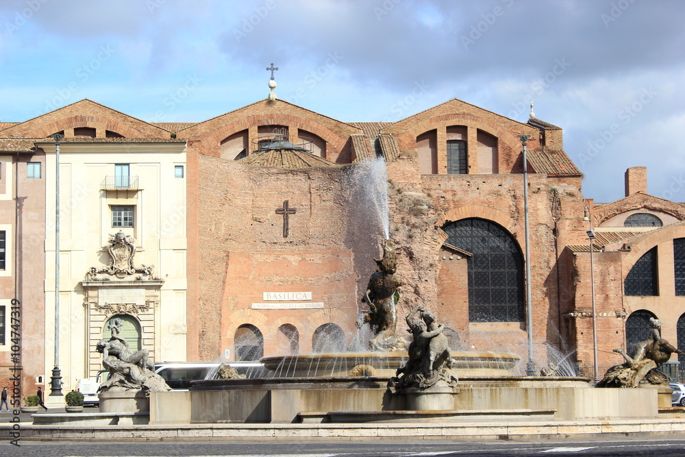 Rom: Die Fassade der Basilika Santa Maria degli Angeli e dei Martiri (Italien)