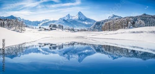 Obraz na płótnie Winter wonderland in the Alps reflecting in crystal clear mountain lake w salonie