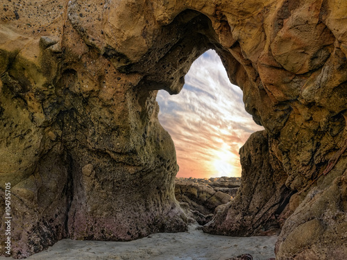 Canvas Print Ghost - The sea sculpted a natural arch in the shape of a ghost