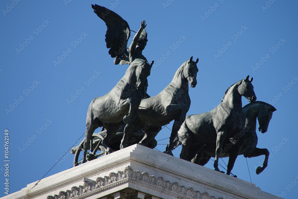 Obraz premium Quadriga auf dem Nationaldenkmal für Viktor Emmanuell II in Rom