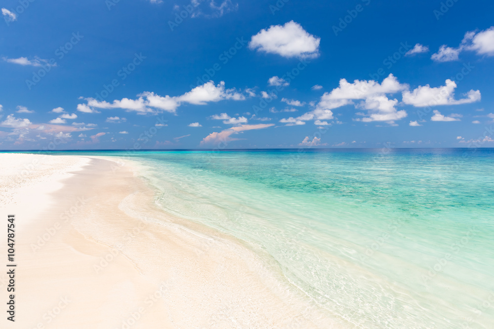 Fototapeta premium Beautiful ocean beach on Maldives
