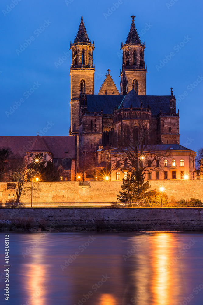 Magdeburger Dom am Abend, Magdeburg in Sachsen-Anhalt