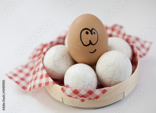 œuf souriant plaisir de manger