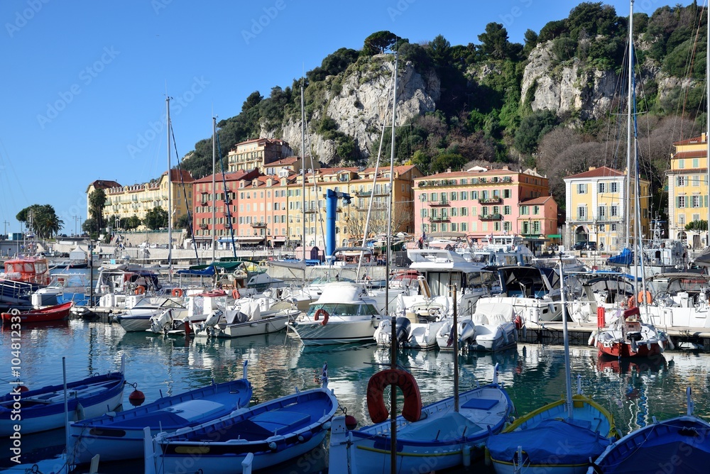 Obraz premium Boats and yachts moored in the port of Nice in a sunny day
