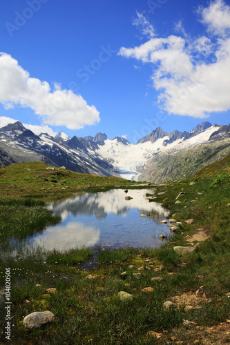 Bergsee mit Oberaarhorn © aquapix