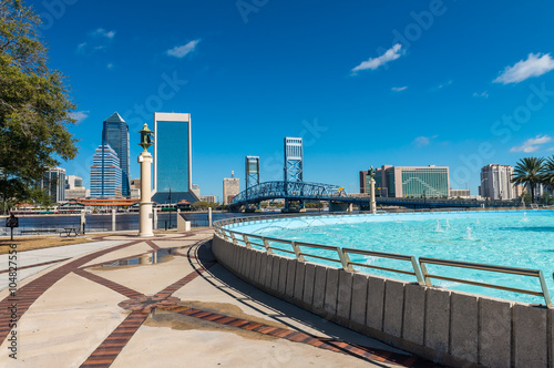 Fotografía Jacksonville skyline and fountain, Florida