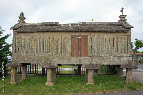 traditioneller alter Getreidespeicher bei Cambados Galicien photo