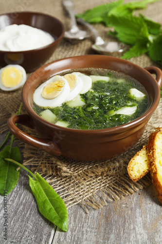 Soup of sorrel and nettles with eggs