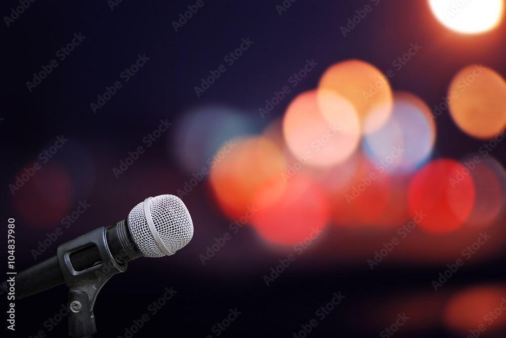 Obraz premium Microphone on stage background 