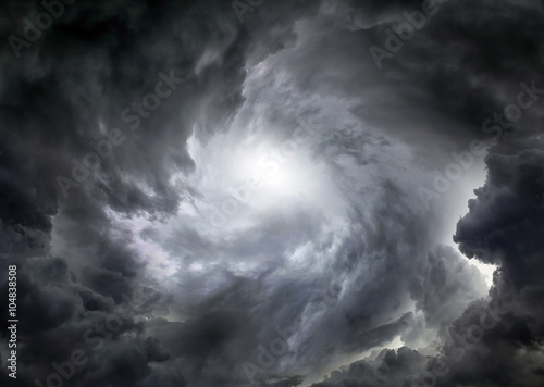 Obraz na płótnie Trąba powietrzna w chmurach