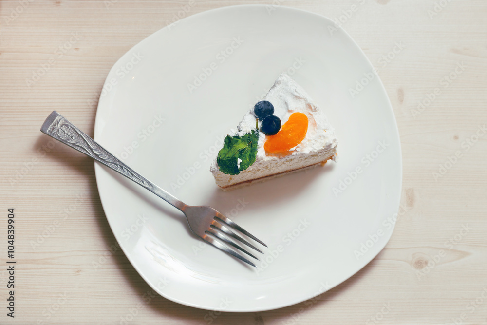 Simple mascarpone cheesecake with mandarin and forest fruits Simple mascarpone cheesecake with mandarin and forest fruits