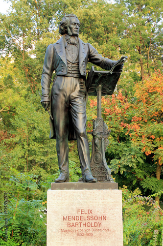 Foto Felix Mendelsohn Bartholdy Statue in Düsseldorf