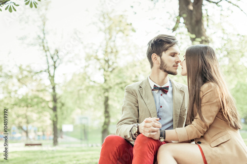 Free Download couple dating in city - GFXLoad