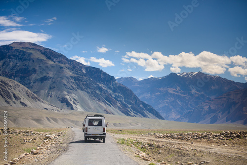 KASHMIR, INDIA - July 15 : Car tourist on the way go to snow mou © CA[P]IXEL