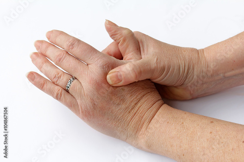 Schmerzen in Händen und Fingern photo
