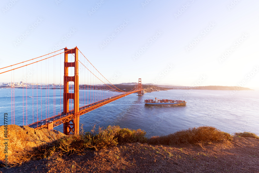 san francisco gold gate bridge in sunny day