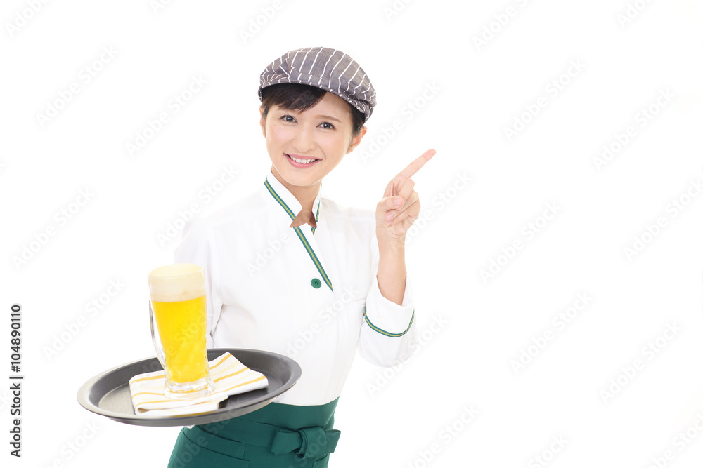ビールを運ぶウェイトレス ビールを運ぶウェイトレス