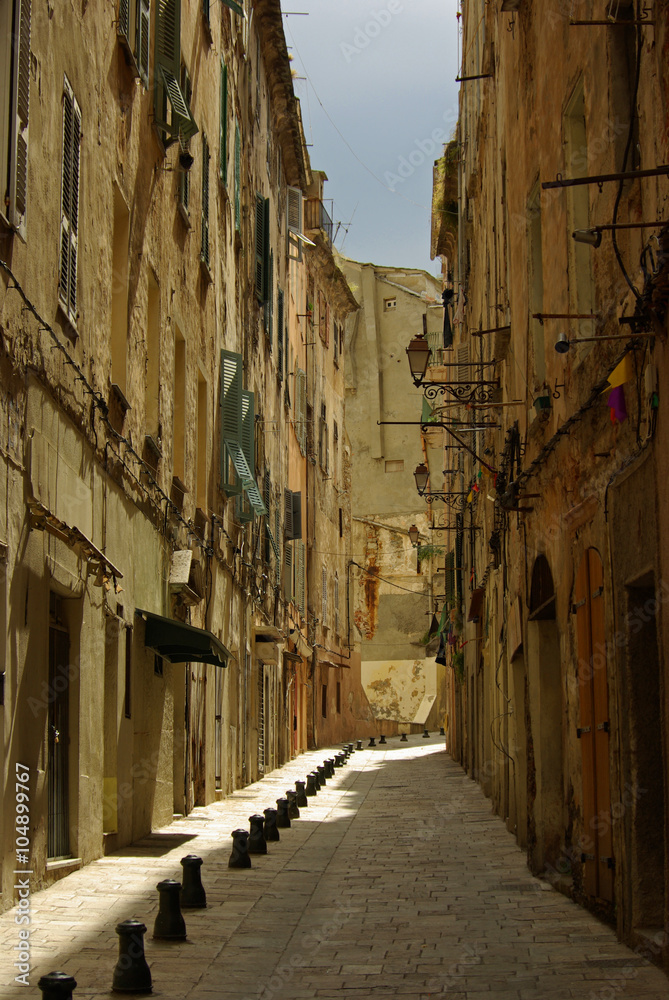 Corse, ruelle dans la citadelle génoise de Bastia