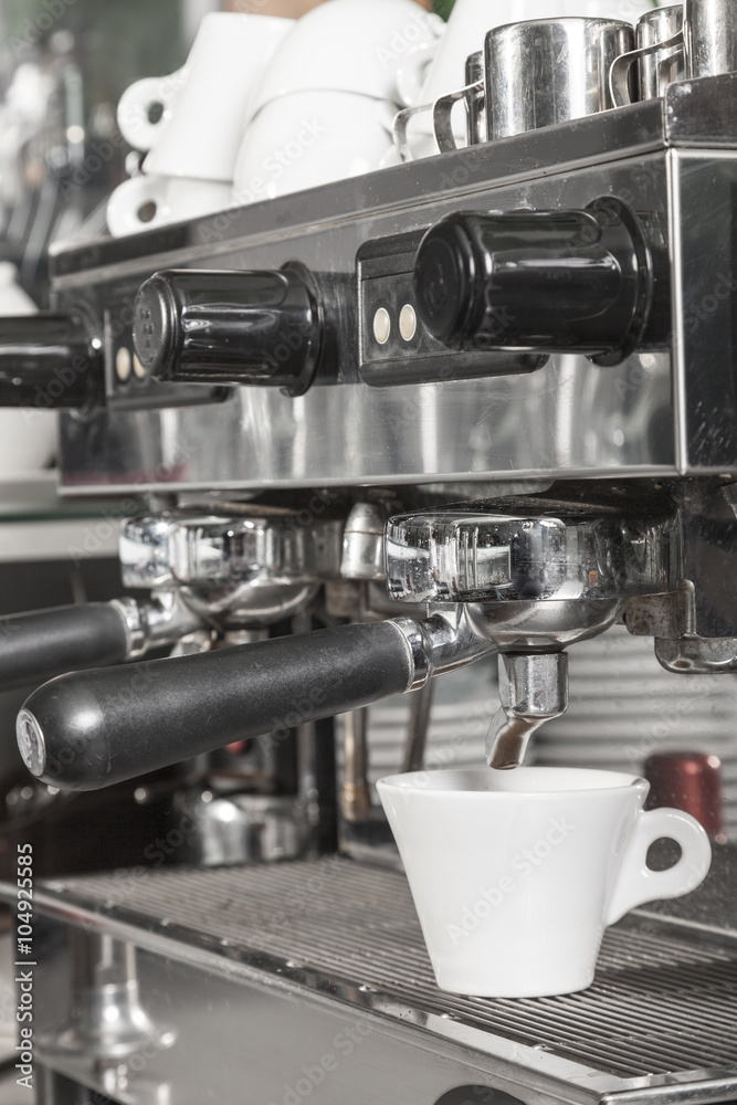 Detail einer Espressmaschine in einem Kaffeehaus Detail einer Espressmaschine in einem Kaffeehaus