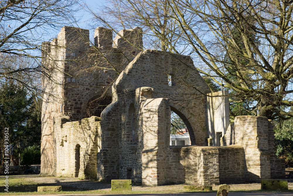 Ruine der Sylvesterkapelle im Schlosspark Weitmar, Bochum, Nordrhein-Westfalen