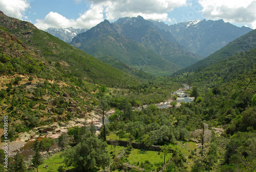 Corse, paysages sauvages de la vallée du Fango au printemps